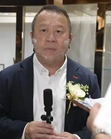 tvb金牌监制卫世辉今日殡仪馆设灵,曾志伟汪明荃送花牌致哀