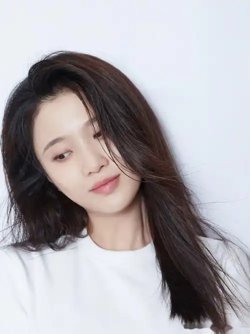 p>张慧雯,1993年9月13日出生于江西省鹰潭市,中国内地影视女演员