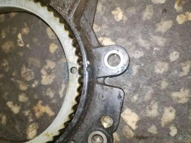 大众捷达曲后油封位置