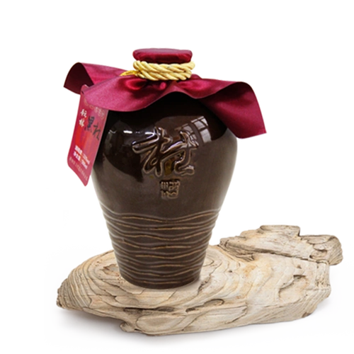 ="/item/黑杜酒">黑杜酒 /a>,又"江阴黑杜酒"由纯糯米炒黑蒸煮而成,纯