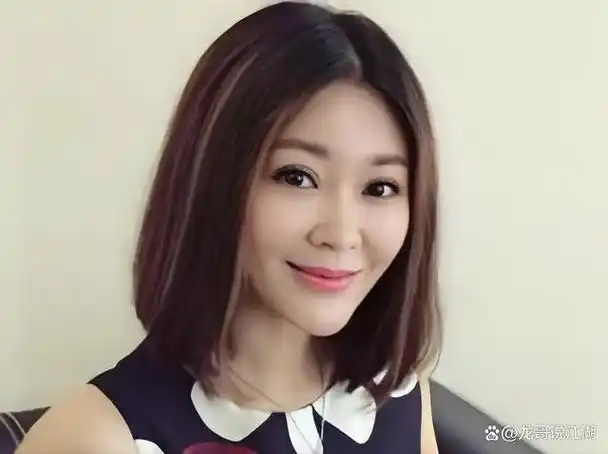 央视节目主持人王小骞丁克15年后决定高龄生子孩婆婆乐开花