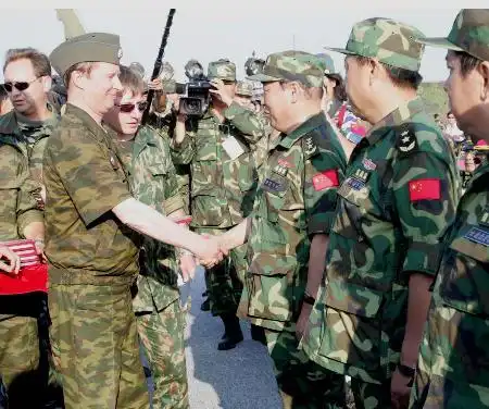 图文和平使命2005中俄联合军事演习结束18