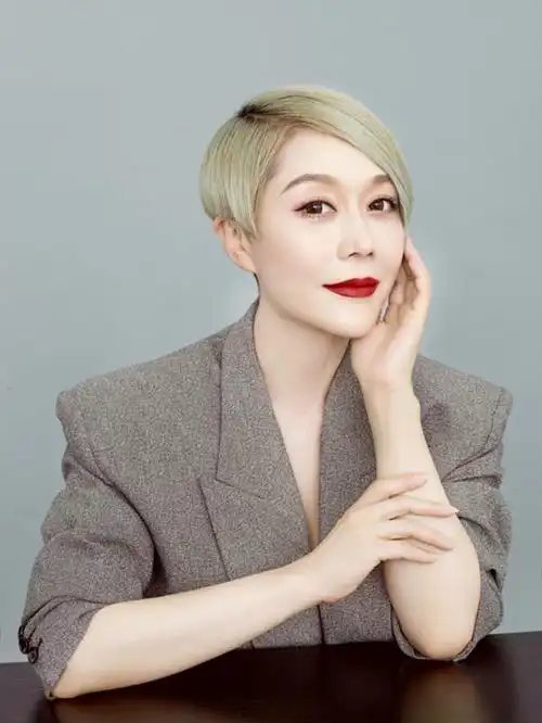 王菲菲《吃饭要吃蒜》单曲及mv全网曝光 体现不一