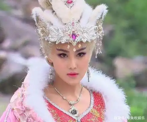 06李依晓 这一版的苏妲己简直就是在挑战极限,充满了浓妆艳抹的艳俗感