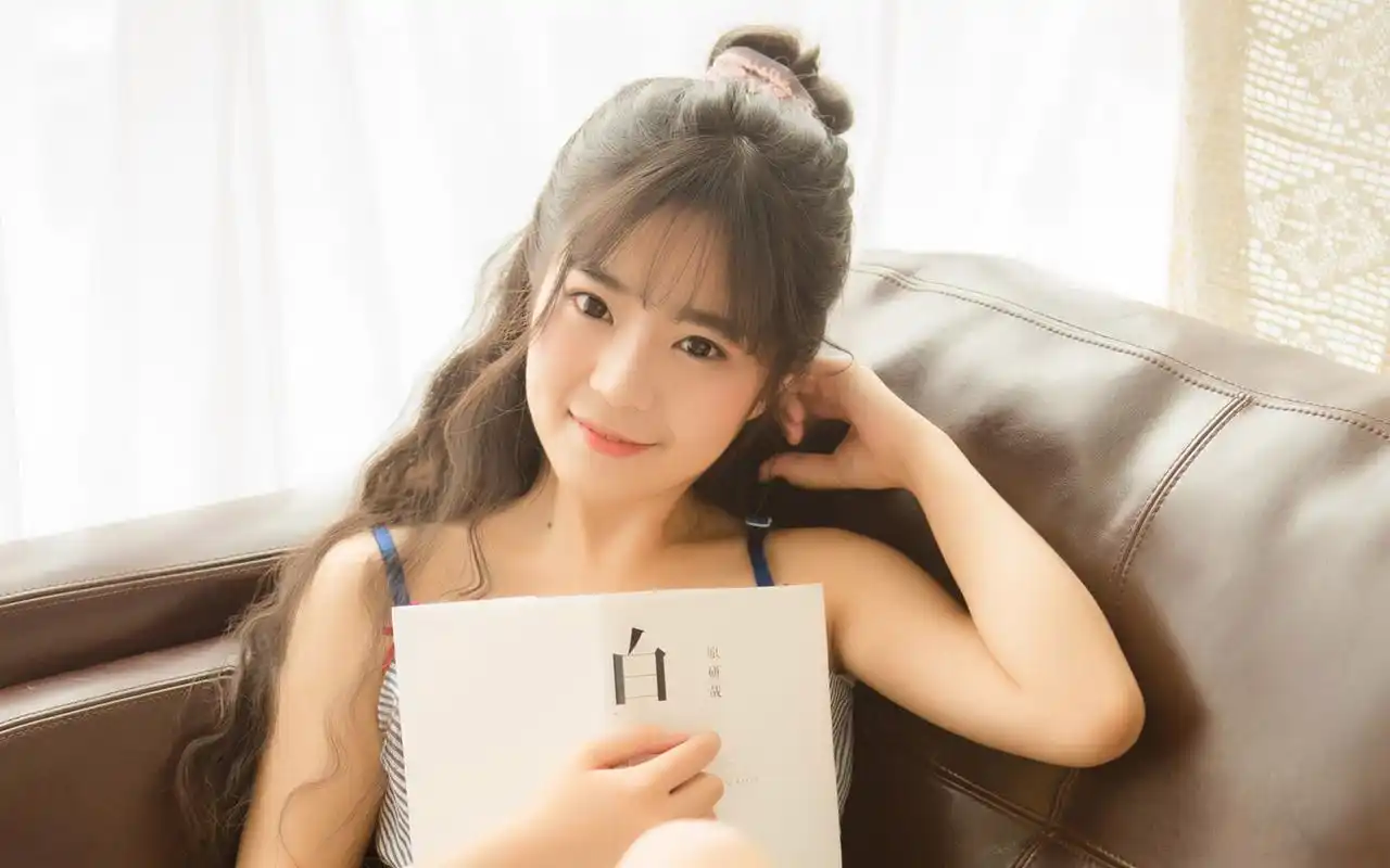 甜美可爱的日系美女写真桌面壁纸