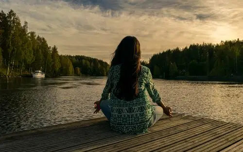 一个人安安静静的发呆着