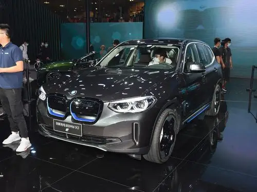 作为华晨宝马旗下的首款纯电动suv,宝马ix3基于宝马x3打造而来,它由