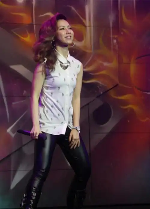 邓紫棋:有一种美叫不穿皮裤!