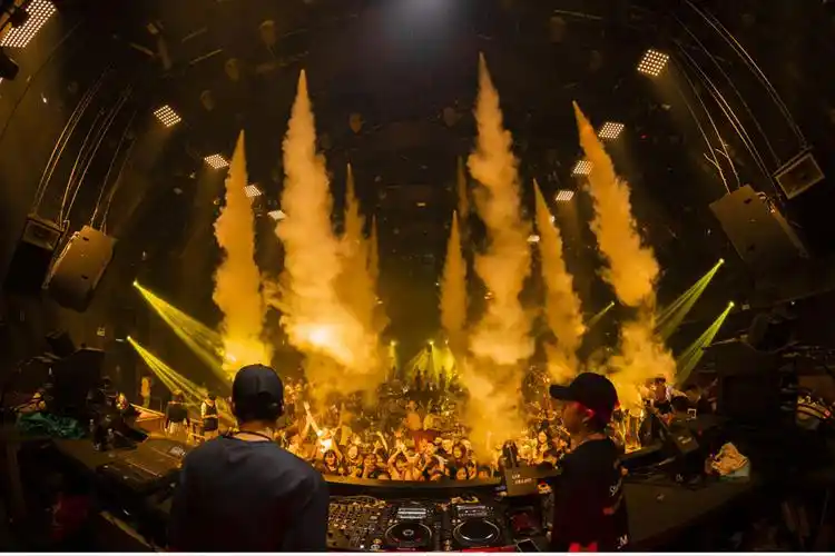 定制设计dj迪厅舞厅迪吧炫彩灯智能声控灯光音响安装调试