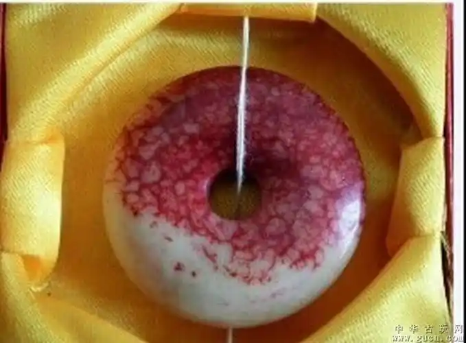 鉴定血玉平安扣的真假