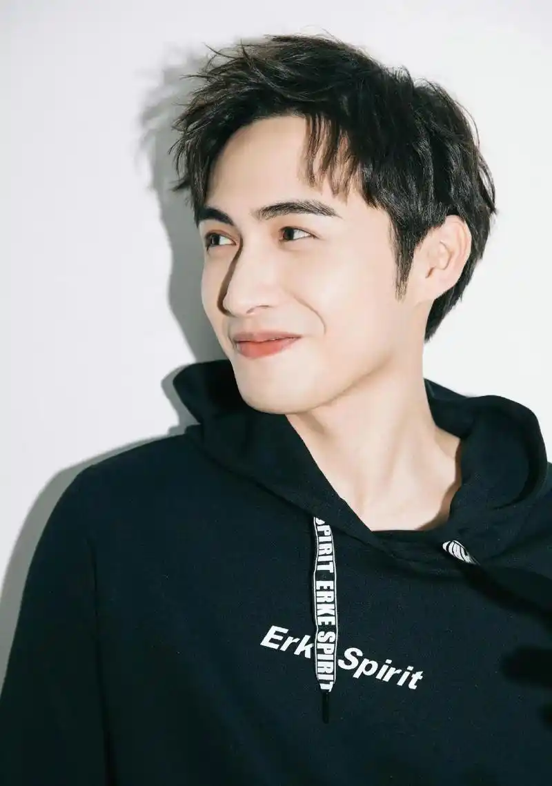 张彬彬vin 温其如玉#阳光大男孩 #治愈系笑容 第一次喜 - 抖音