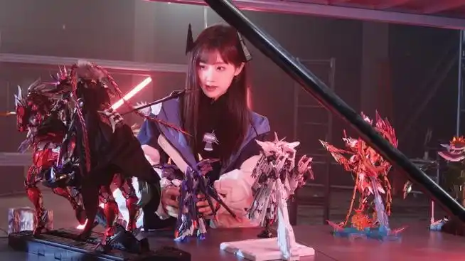 李艺彤机甲少女