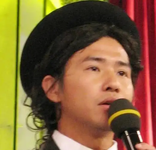 欧弟:替父还债15年,女友被兄弟"挖走",如今娶妻又生女