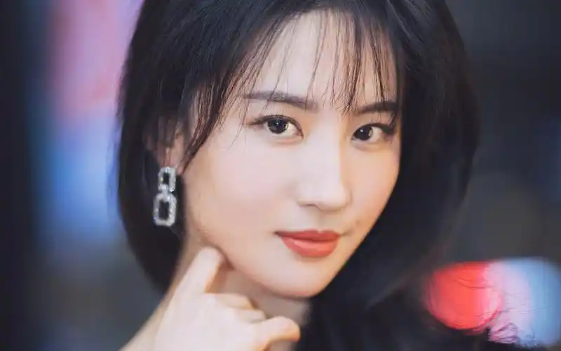 刘亦菲妩媚性感高清桌面壁纸