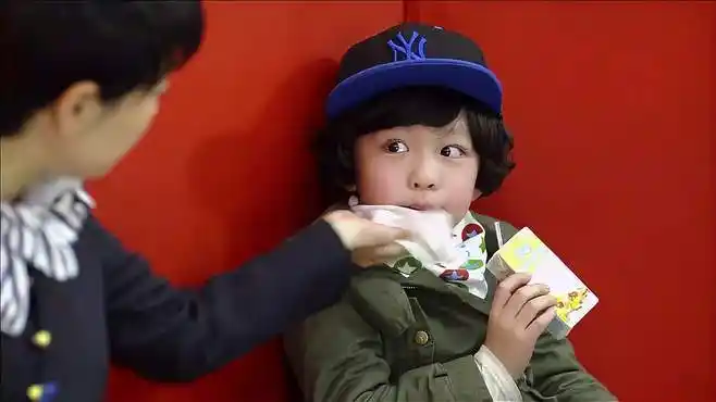 小爸爸:三妹这个临时妈妈,给夏天吃得全是垃圾食品,缺心眼!