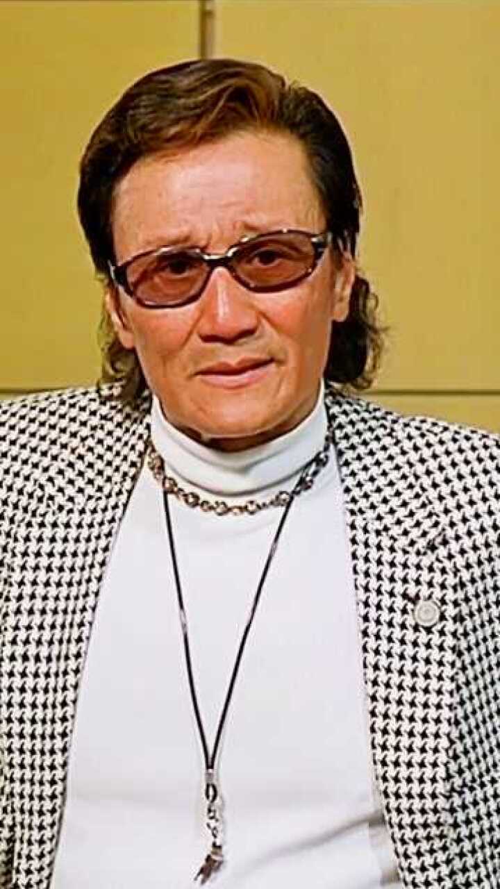 年轻时候的谢贤风度翩翩