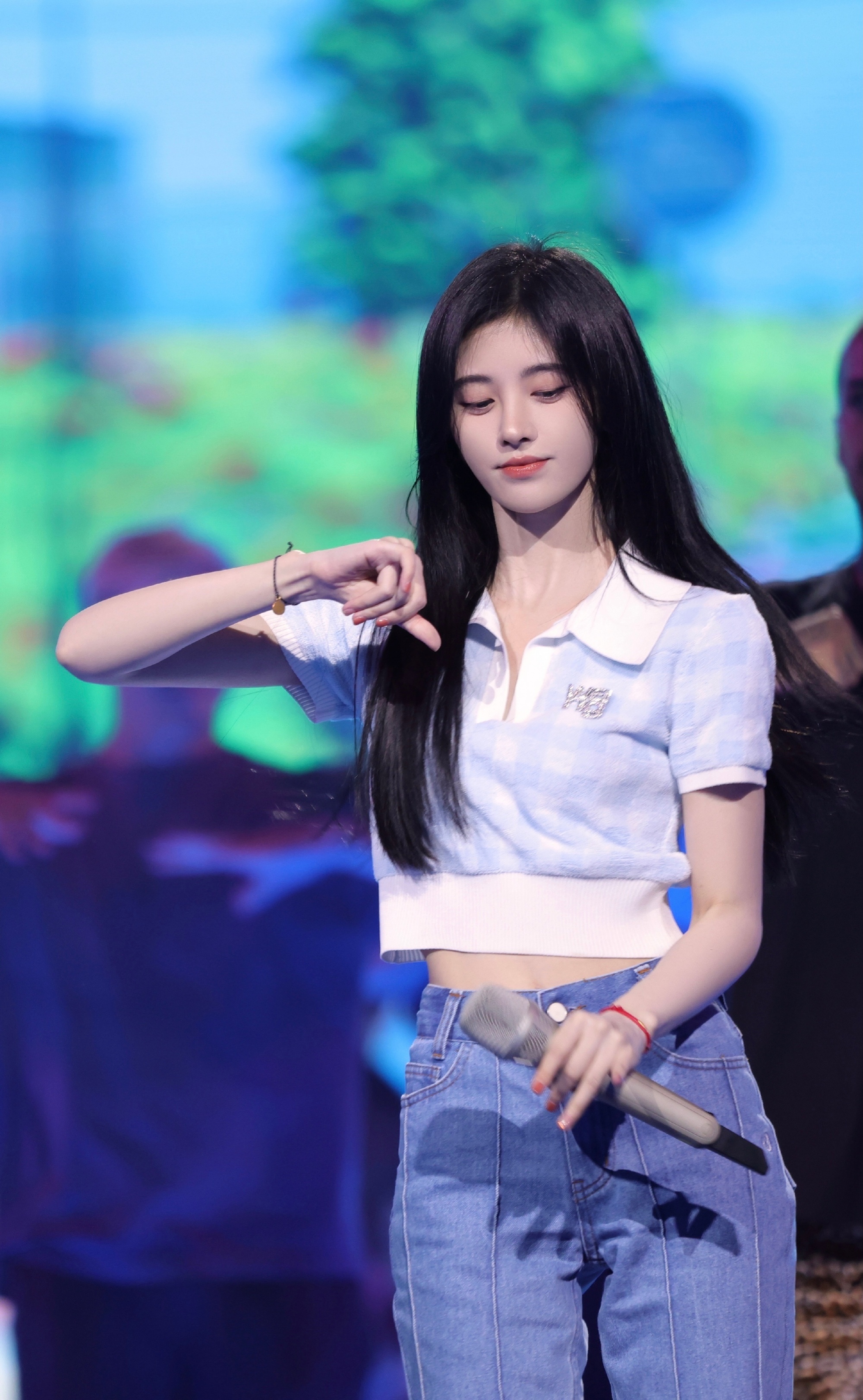 小鞠的腰好细呀清纯可人