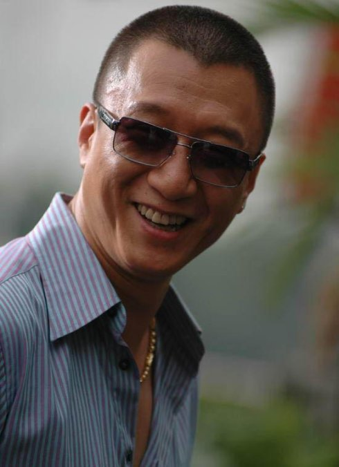 当年,在拍《征服》的间隙,孙红雷外出时,和人发生了冲突,4人围上来,眼