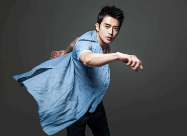 你》中饰演阮经天的弟弟,而且之前还被曝和台湾艺人陈德烈是同性恋人